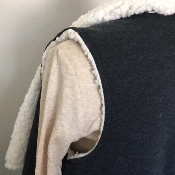 Mossimo Supply Co. Reversible Faux Sherpa & Knit Vest, size Small 🖤 - Picture 7 of 14